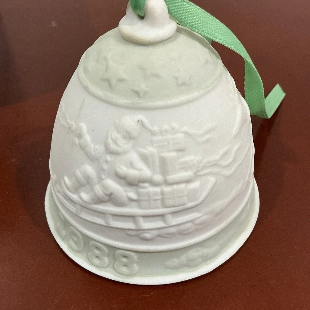 Vintage Lladro Porcelain Bell 1988 Ornament Retired #5525 Santa Sleigh‎ Reindeer
